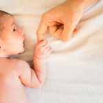 Descubra como a cirurgia intrauterina pode mudar a vida de bebês com mielomeningocele, oferecendo novas perspectivas desde o diagnóstico da espinha bífida.