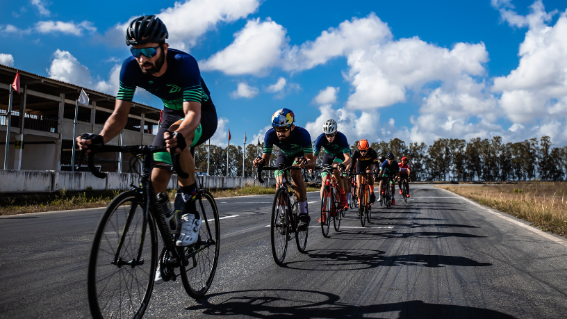 Rotinas transformadas pelo pedal: Gustavo Luíz Guilherme Pinto mostra os benefícios do ciclismo para corpo e mente.