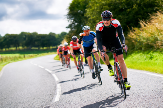 Gustavo Luíz Guilherme Pinto destaca como o ciclismo promove saúde, resistência e integração com a natureza.