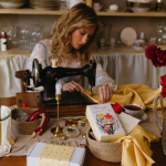 Cristiane Ruon dos Santos alerta sobre erros comuns no colecionismo de antiguidades.