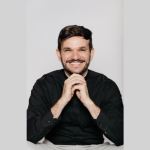 Non Stop apresenta Padre Patrick em “Pecado É Não Rir”: uma comédia que começa no pecado e termina na reflexão. (CRÉDITOS: RAFAEL STRABELLI)