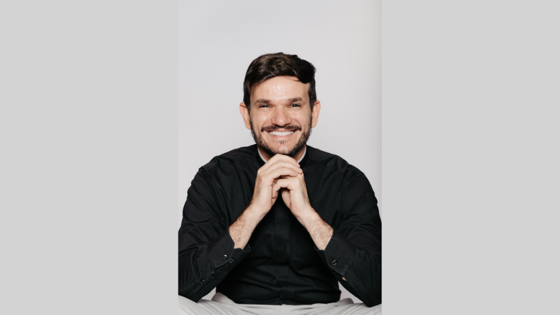 Non Stop apresenta Padre Patrick em “Pecado É Não Rir”: uma comédia que começa no pecado e termina na reflexão. (CRÉDITOS: RAFAEL STRABELLI)