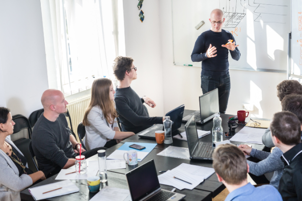 Vitor Barreto Moreira analisa a gestão em tempos de incerteza e liderança adaptável.