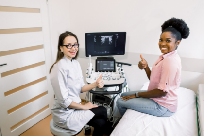 Vinicius Tadeu Sattin Rodrigues analisa o que a ciência realmente diz sobre a segurança do rastreamento mamário e os mitos que ainda cercam o tema.