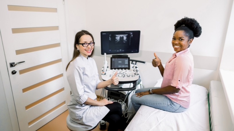 Vinicius Tadeu Sattin Rodrigues analisa o que a ciência realmente diz sobre a segurança do rastreamento mamário e os mitos que ainda cercam o tema.