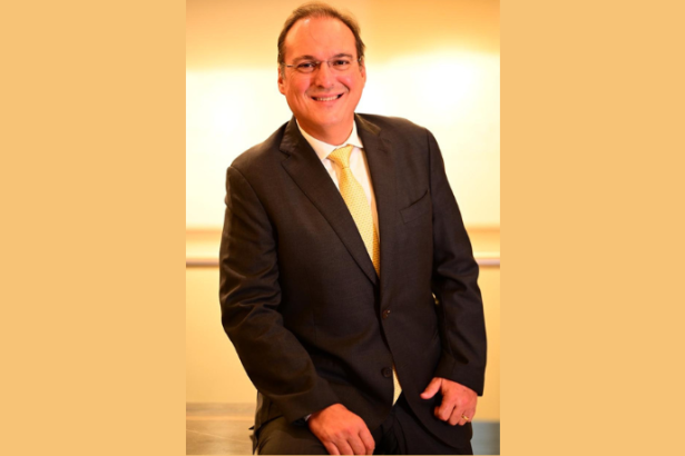 A recuperação judicial pode impactar os funcionários, exigindo planejamento e comunicação clara, como destaca Rodrigo Gonçalves Pimentel.