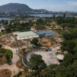 Área arborizada do Parque Recanto do Trovador, em Vila Isabel, durante intervenção de revitalização